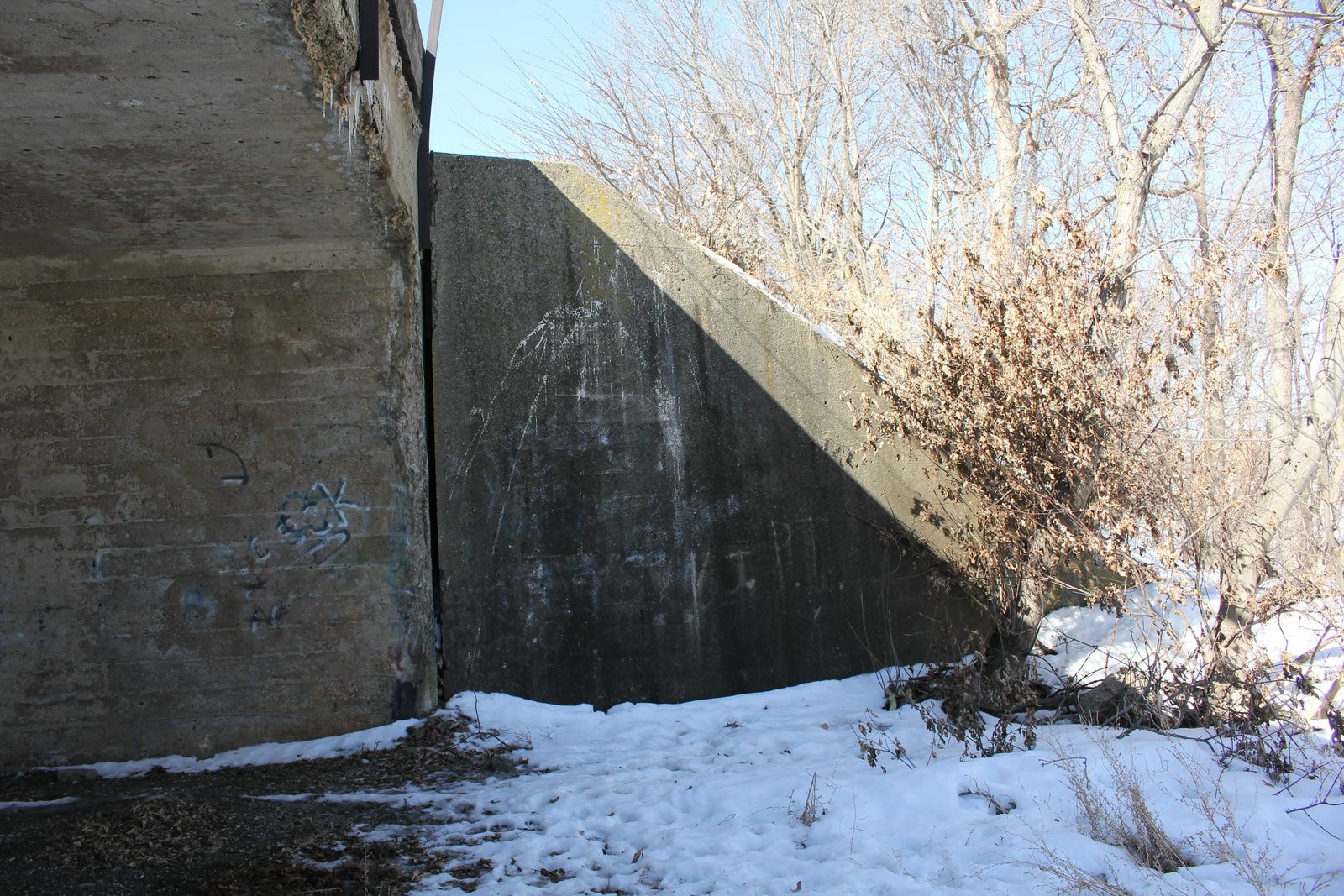 Northwest wing wall